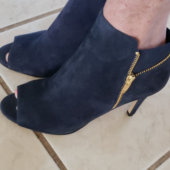 Brand new Marc Fisher Blue suede heel - Picture 4 of 7